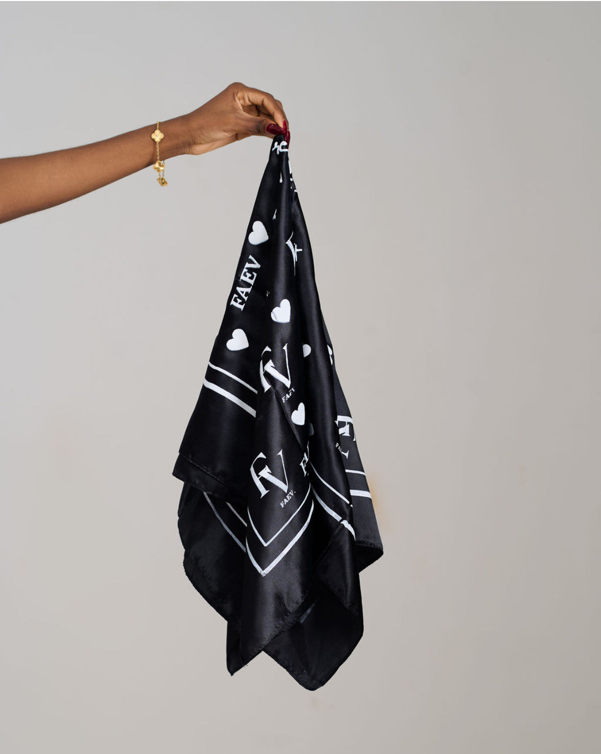 The FAEV scarf - Black & White